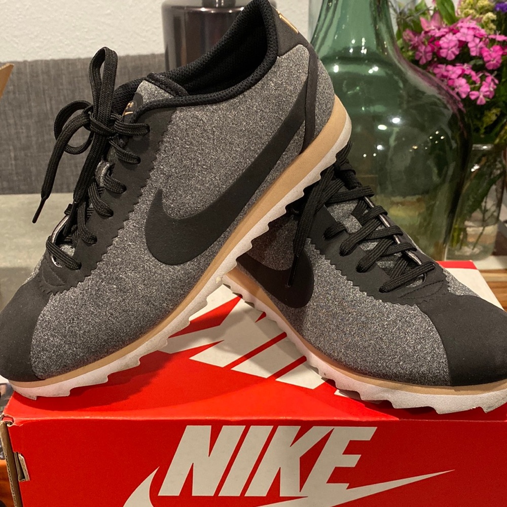 Nike Women's Gray and Black Athletic Shoes with Tan Accents
